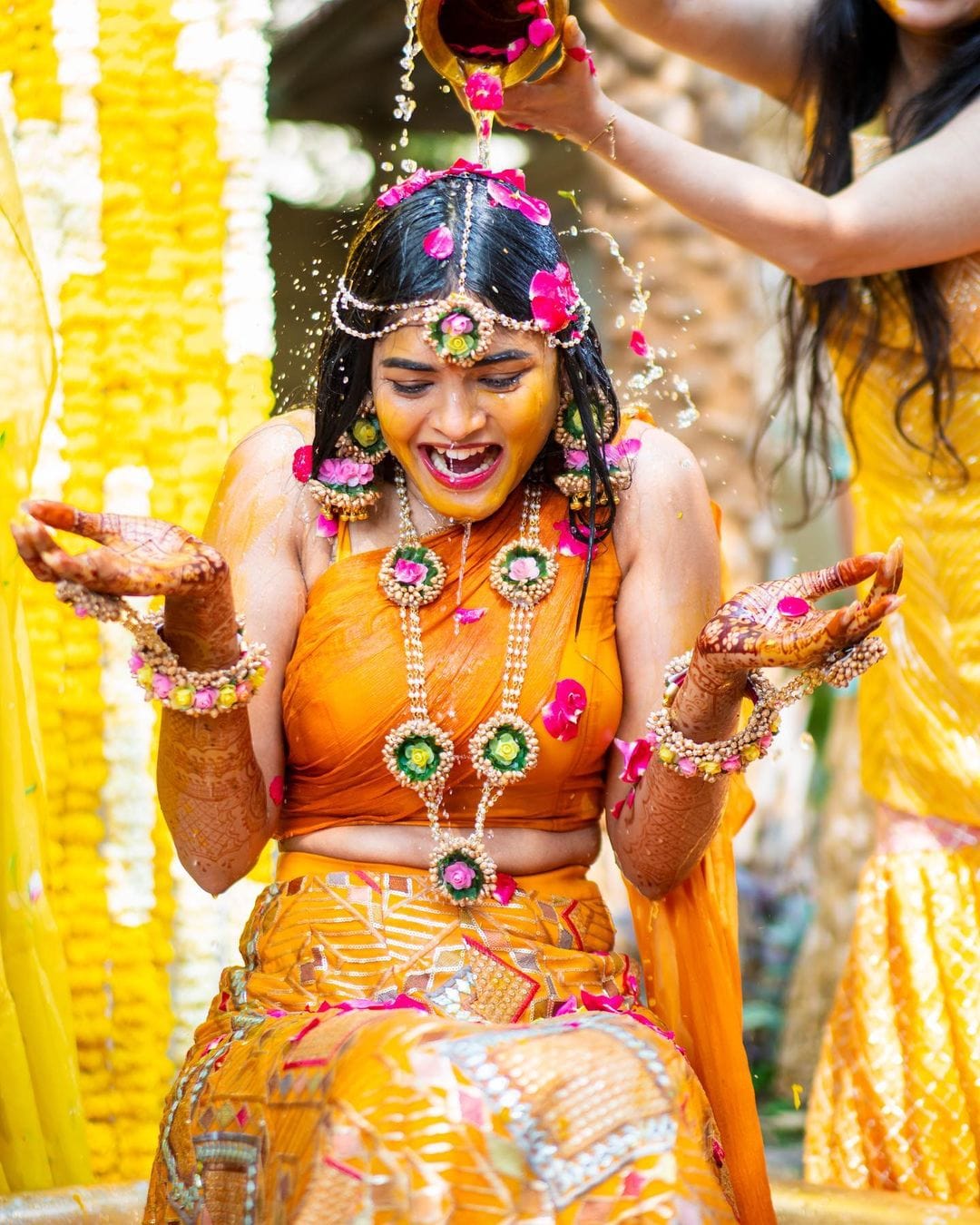 5 Poses Every Hindu Bride Should Try For Her Wedding Photography - PIP  Broadcast