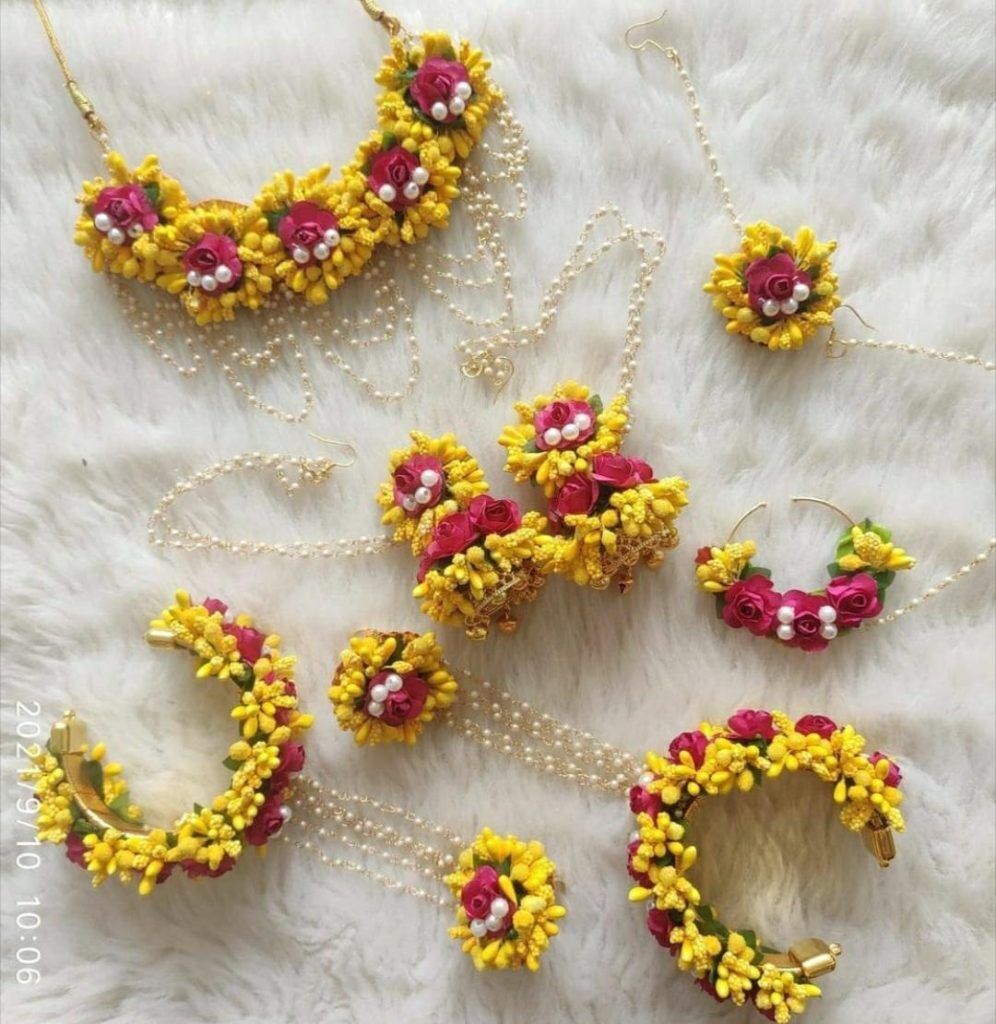 Ojasvi Flower Halter Neck Set