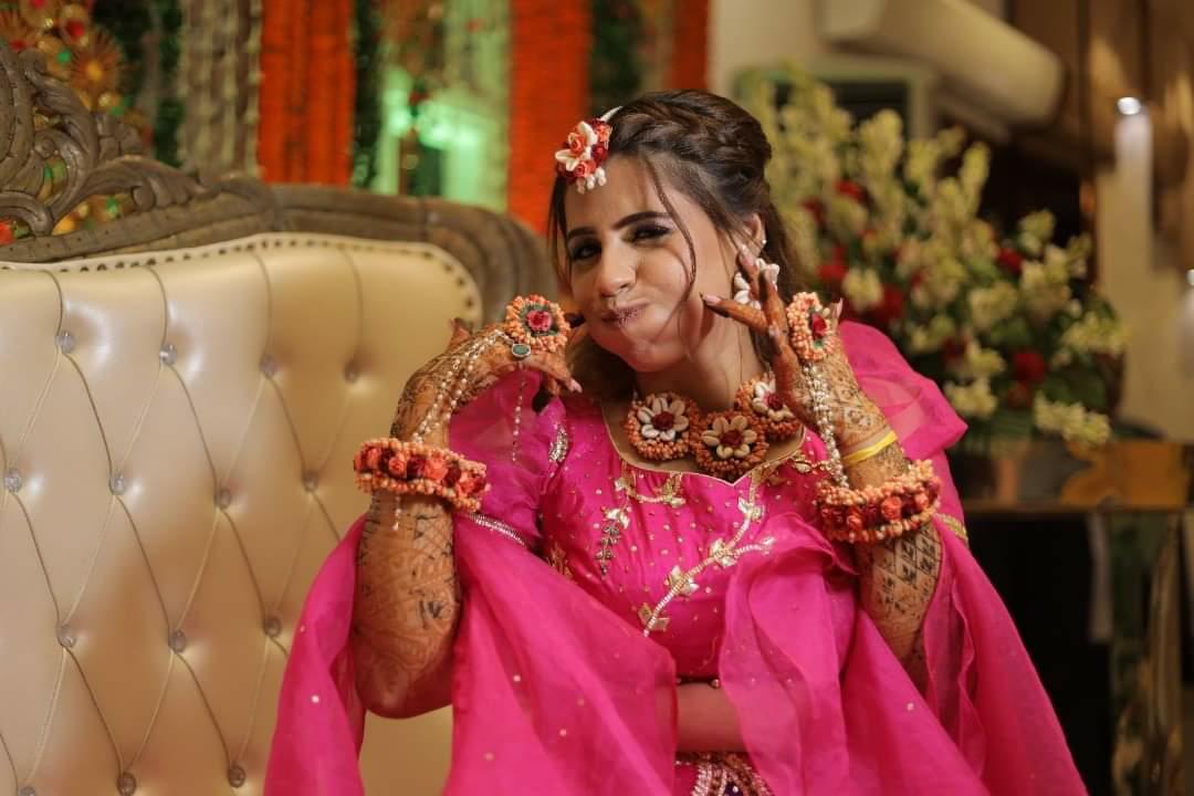 Myindiecraft Shells Floral Bridal Floral Jewellery set for your Mehendi Day