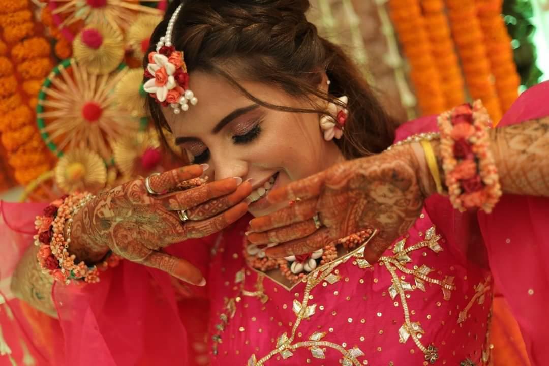 Myindiecraft Shells Floral Bridal Floral Jewellery set for your Mehendi Day - Image 4